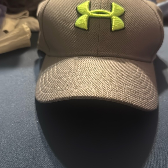 Under Armour Gray Cap with Neon Logo - Picture 1 of 3
